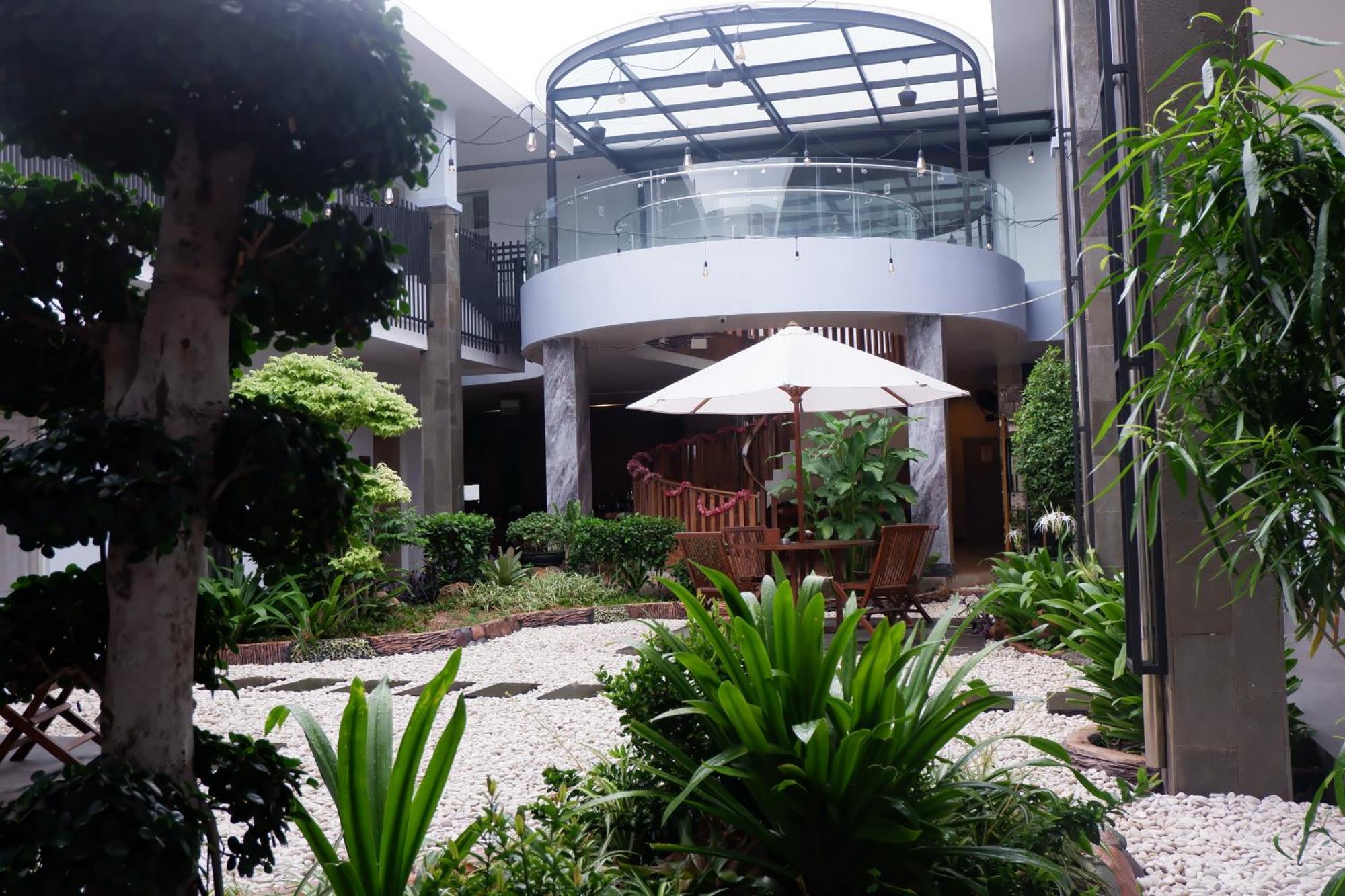 Grand Samota Hotel Sumbawa Exterior foto